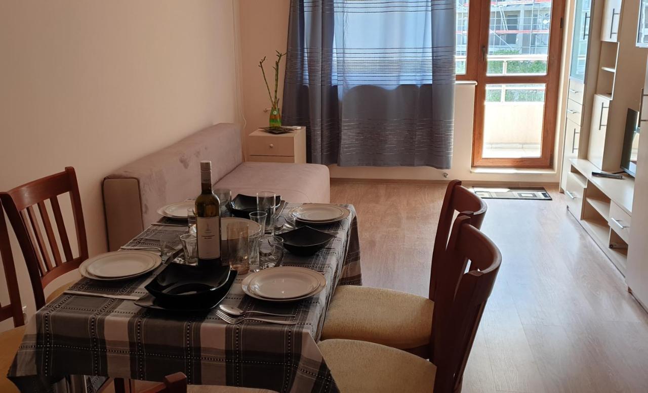 Family Holiday Apartments Breez 1 ヴァルナ エクステリア 写真