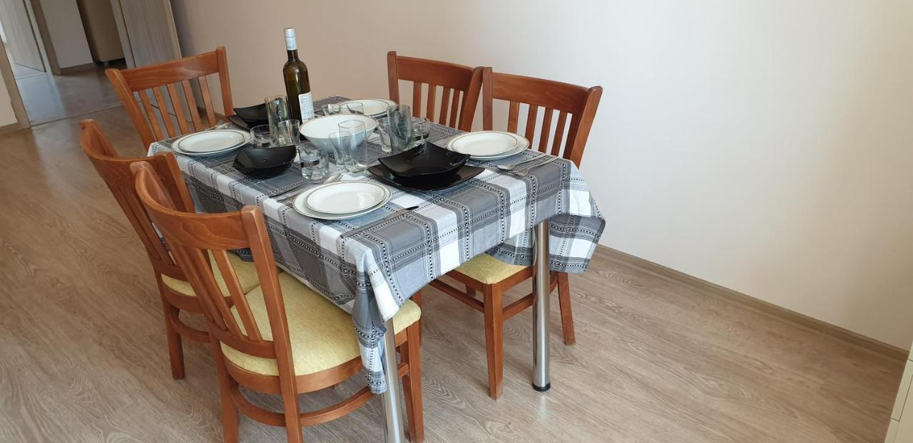 Family Holiday Apartments Breez 1 ヴァルナ エクステリア 写真