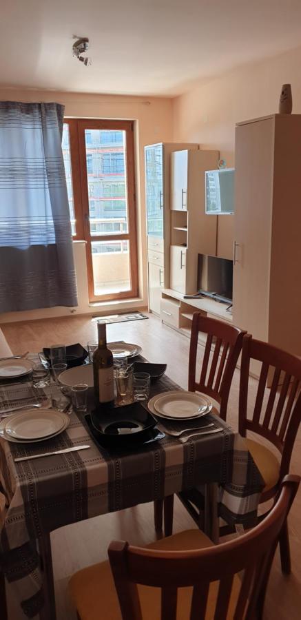 Family Holiday Apartments Breez 1 ヴァルナ エクステリア 写真